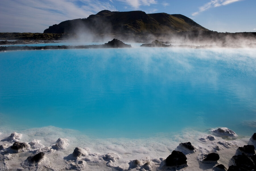 blue lagoon islandia widok na źródła